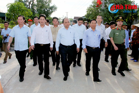Thủ tướng Nguyễn Xuân Phúc tri ân gia đình chính sách ở Hà Tĩnh