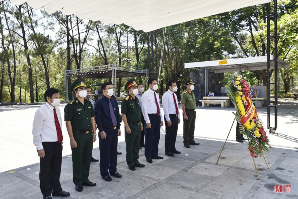 Lãnh đạo tỉnh Hà Tĩnh tri ân các anh hùng, liệt sỹ tại nghĩa trang quốc gia Trường Sơn, Đường 9