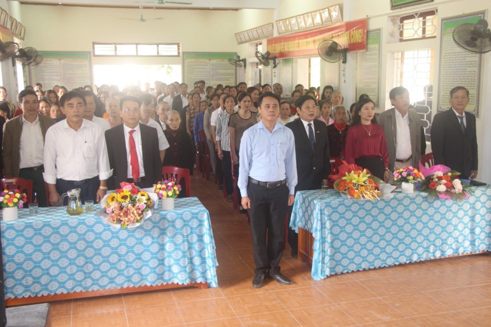 Lãnh đạo Hà Tĩnh chung vui đại đoàn kết với người dân thôn Hương Phùng