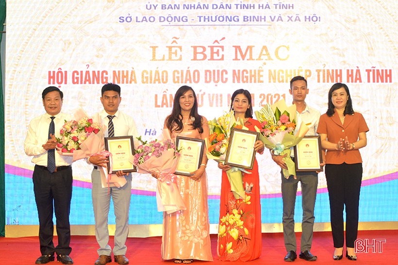 Vinh danh 32 nhà giáo Hà Tĩnh tại Hội giảng Nhà giáo giáo dục nghề nghiệp toàn tỉnh