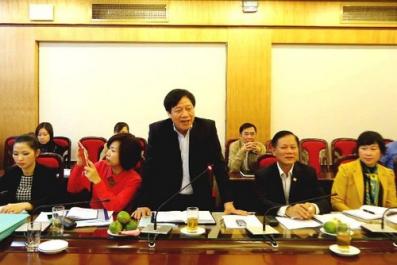 Đoàn kiểm tra của Ủy ban Quốc gia Vì sự tiến bộ của phụ nữ Việt Nam làm việc tại Bộ Xây dựng