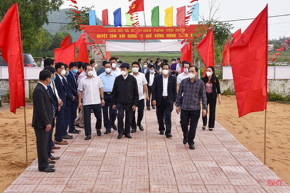 Nguyên Chủ tịch nước Trương Tấn Sang dự lễ khánh thành nhà văn hóa cộng đồng, khởi công nhà ở cho các hộ dân làng vạn chài