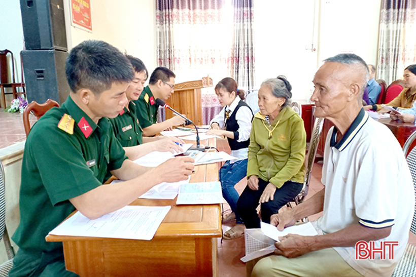 Chi trả trợ cấp mai táng phí cho 141 thân nhân người có công, đối tượng chính sách ở Hà Tĩnh