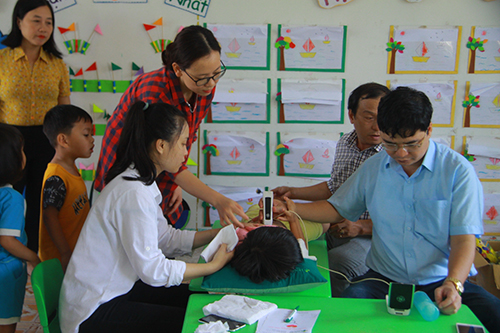 Hơn 2.600 trẻ em được khám sàng lọc bệnh tim trên toàn tỉnh Hà Tĩnh