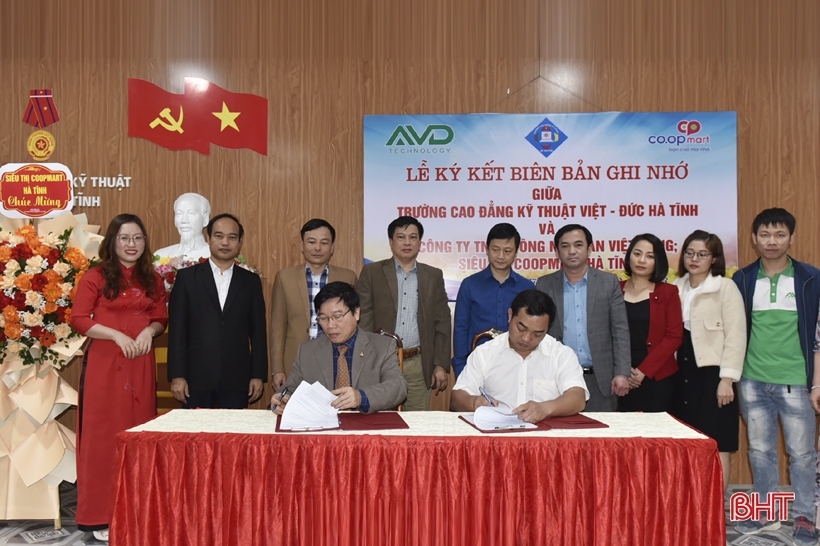 Trường Cao đẳng Kỹ thuật Việt - Đức Hà Tĩnh ký kết thỏa thuận hợp tác đào tạo với các doanh nghiệp