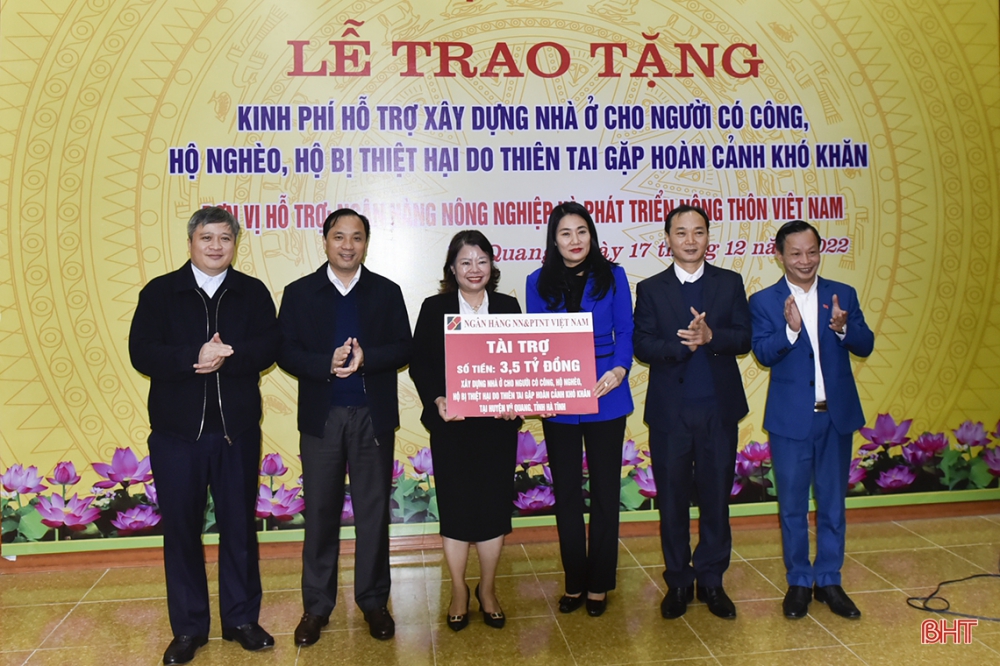 Trao hỗ trợ xây dựng 120 ngôi nhà cho các gia đình khó khăn ở Hà Tĩnh
