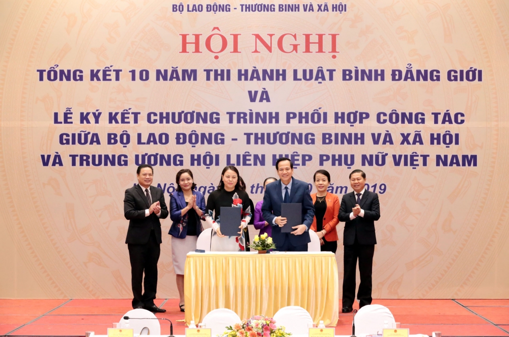 Ký kết Chương trình phối hợp giữa Bộ LĐ-TBXH và Trung ương Hội LHPN Việt Nam giai đoạn 2019 – 2022