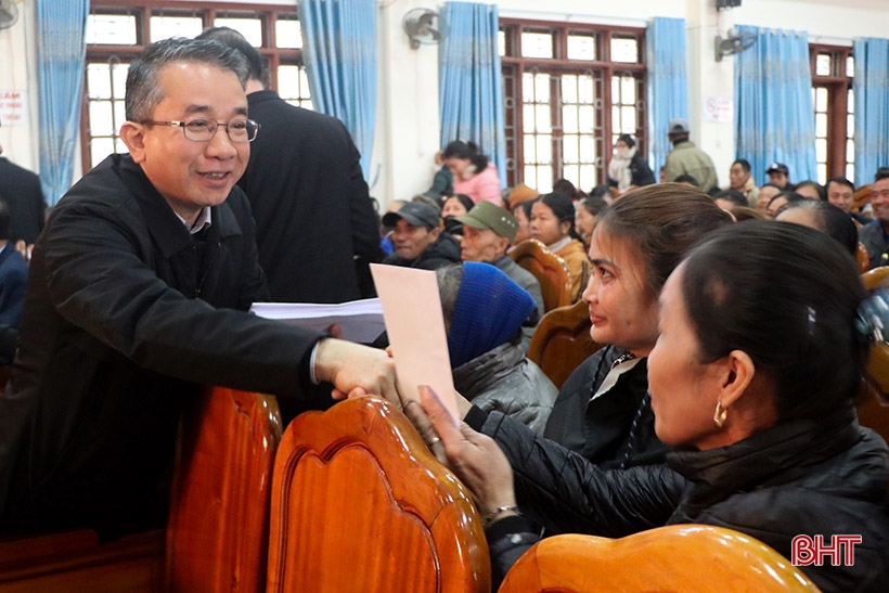 Trao 939 suất quà tết cho người nghèo, hoàn cảnh khó khăn ở Can Lộc