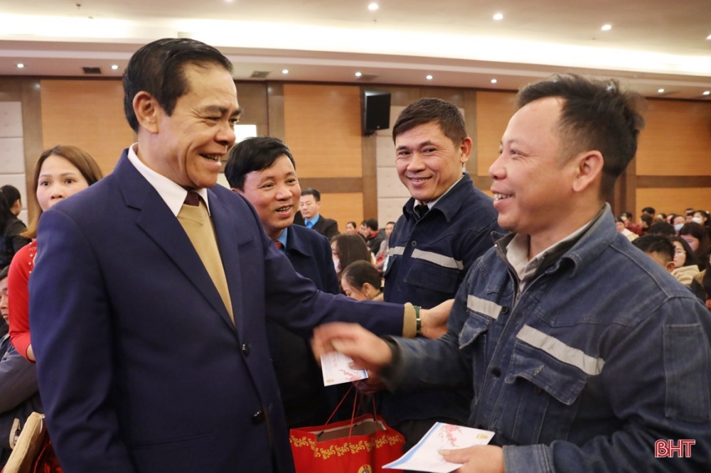 Chủ tịch UBND tỉnh vui tết cùng người lao động các khu kinh tế Hà Tĩnh